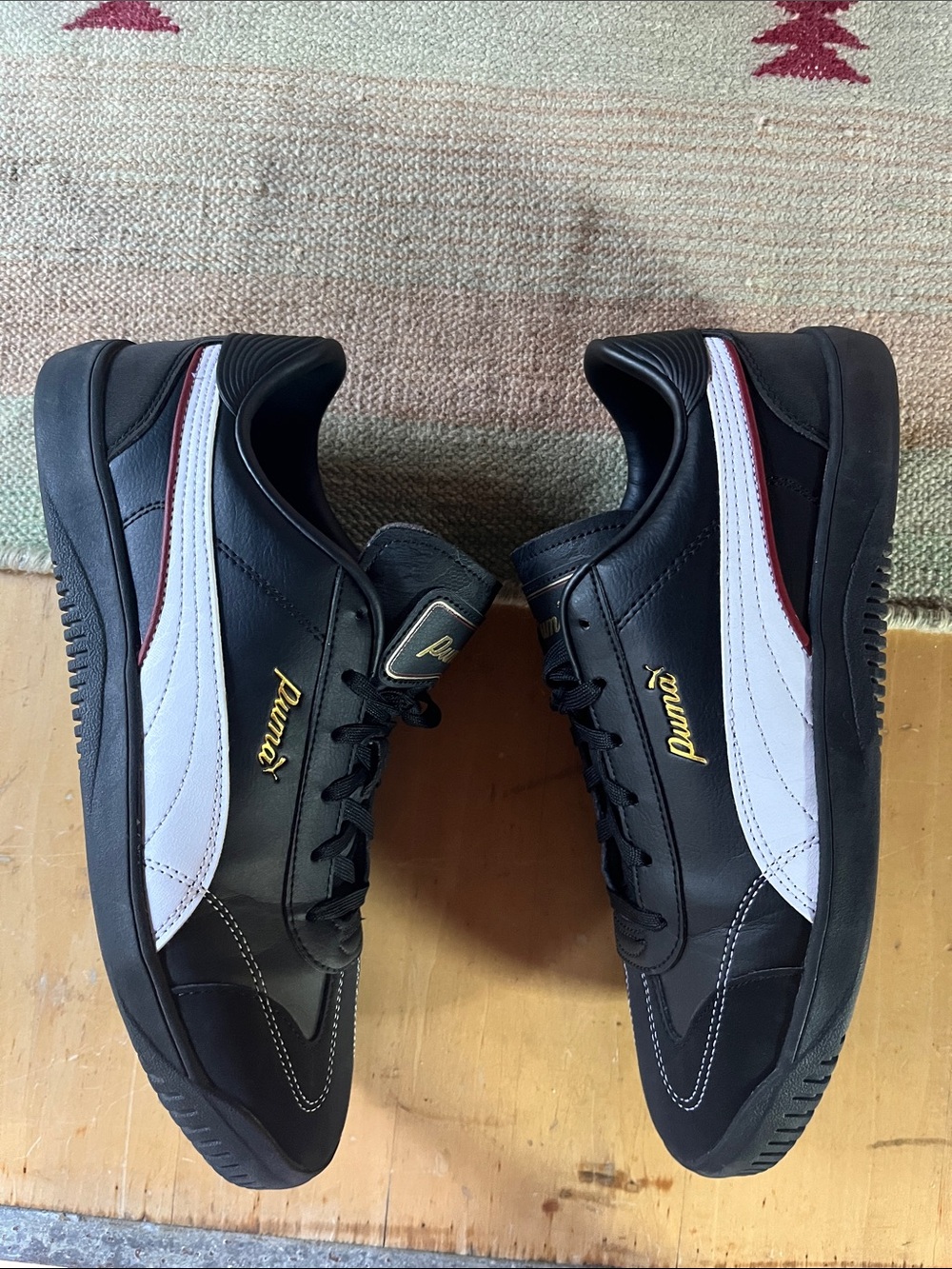 PUMA Women’s 11 Classic Black and Gold 🖤 - Picture 5 of 7
